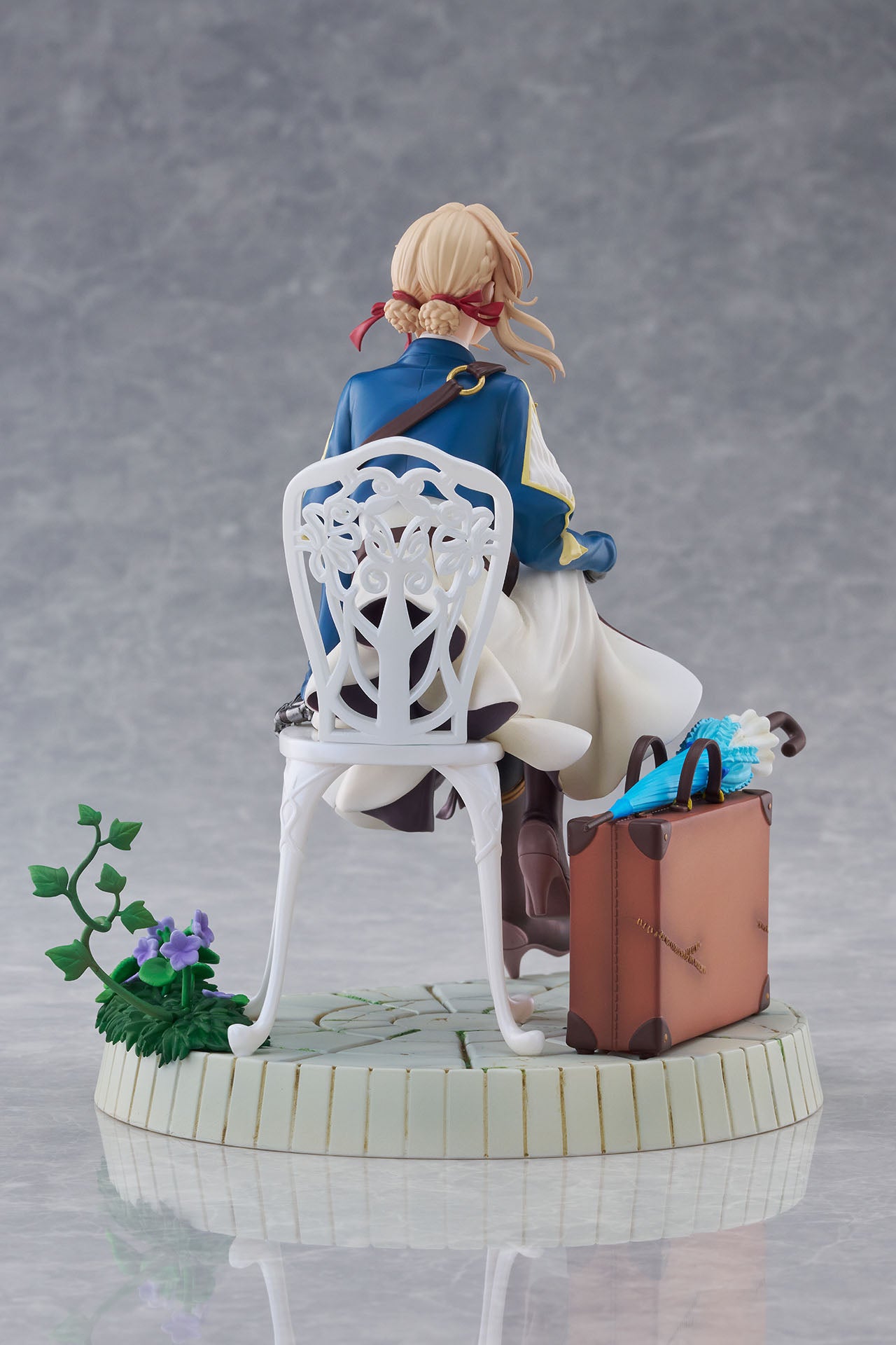 
                    
                      Violet Evergarden
                    
                  