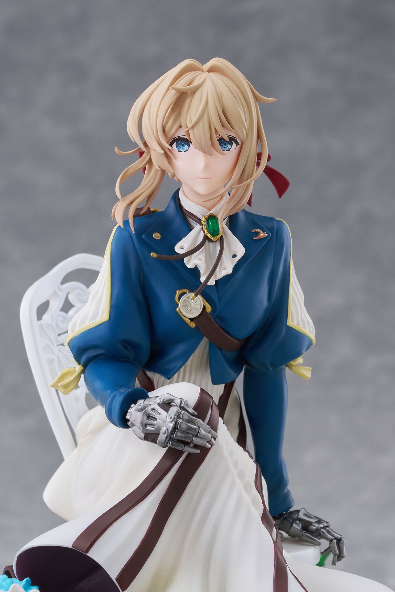 
                    
                      Violet Evergarden
                    
                  