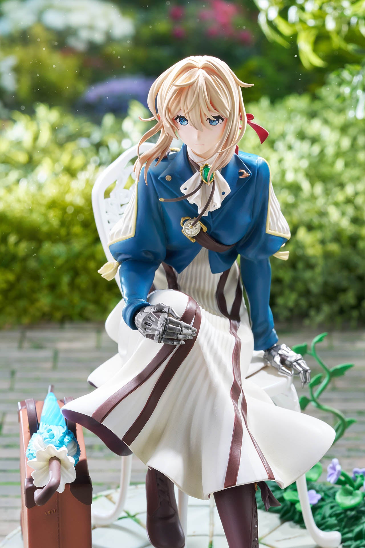 
                    
                      Violet Evergarden
                    
                  