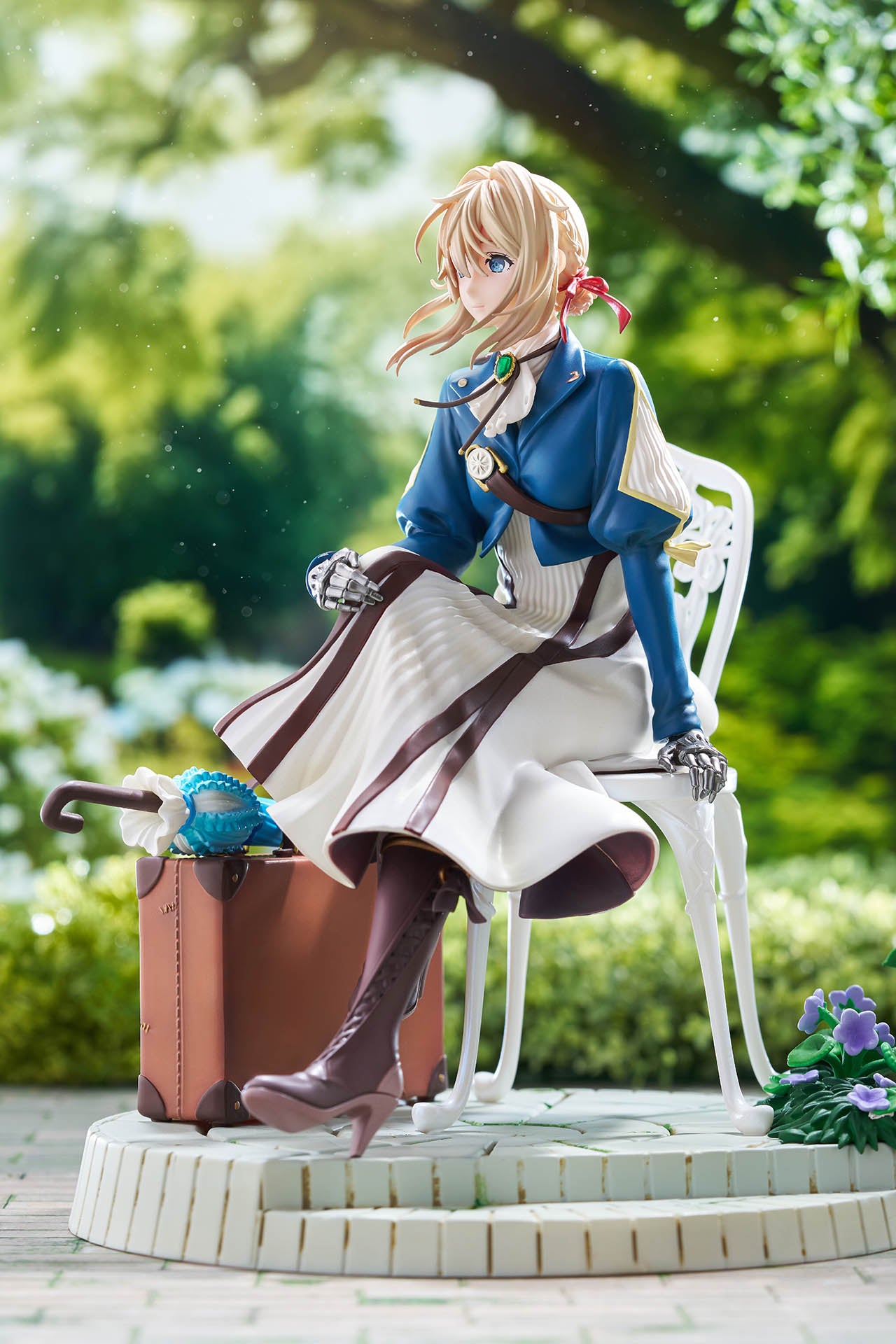 
                    
                      Violet Evergarden
                    
                  